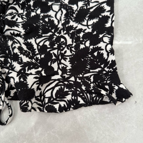 Women’s Zara Strappy Black White Floral Printed Lace Up Crop Tank Top Medium - Picture 9 of 16